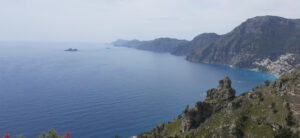 Trekking in Costiera Amalfitana: Percorsi tra Natura e Storia
